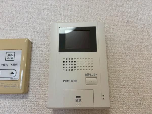 �y�Z�L�����e�B�z�@