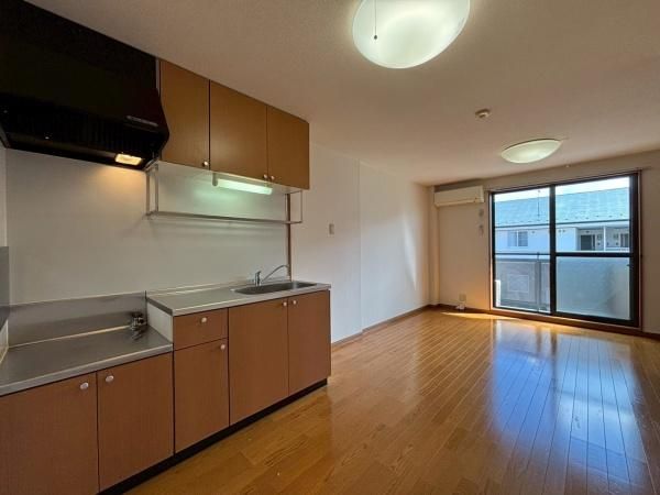 �y�����E���r���O�z�@