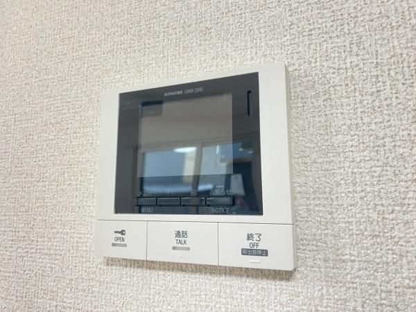 �y�Z�L�����e�B�z�@