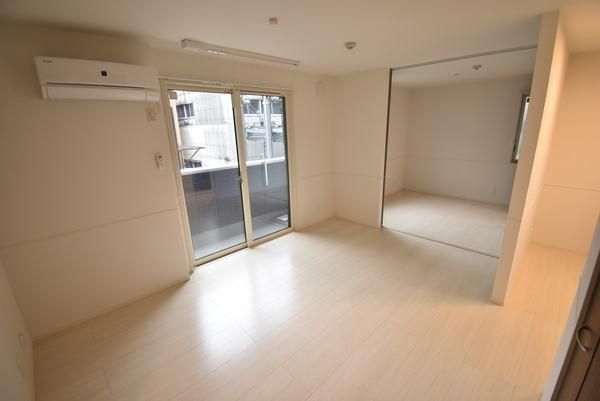 �y�����E���r���O�z�@