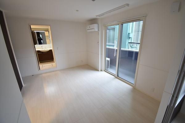 �y�����E���r���O�z�@