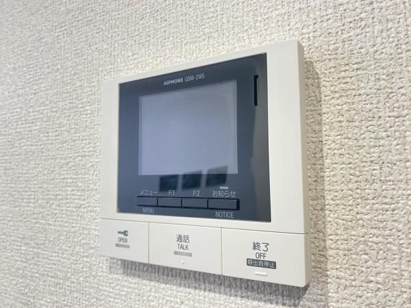 �y�Z�L�����e�B�z�@