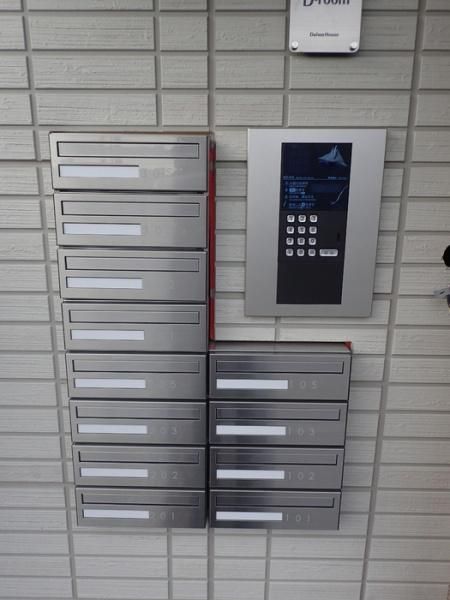 �y�Z�L�����e�B�z�@