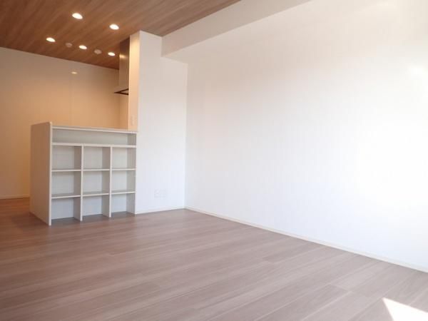 �y�����E���r���O�z�@