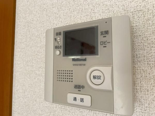 �y�Z�L�����e�B�z�@