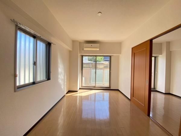 �y�����E���r���O�z�@