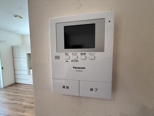 �y�Z�L�����e�B�z�@