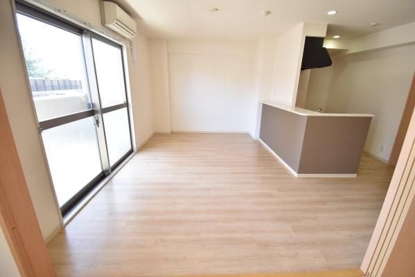 �y�����E���r���O�z�@