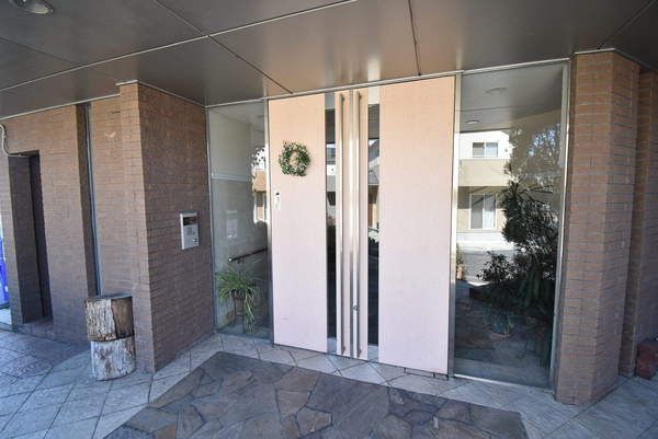 �y�Z�L�����e�B�z�@