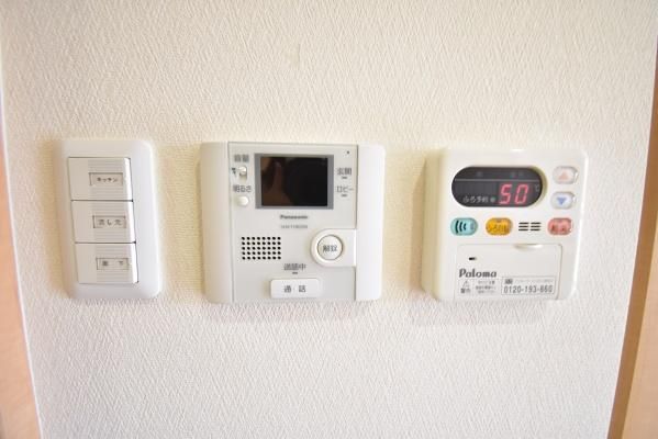 �y�Z�L�����e�B�z�@