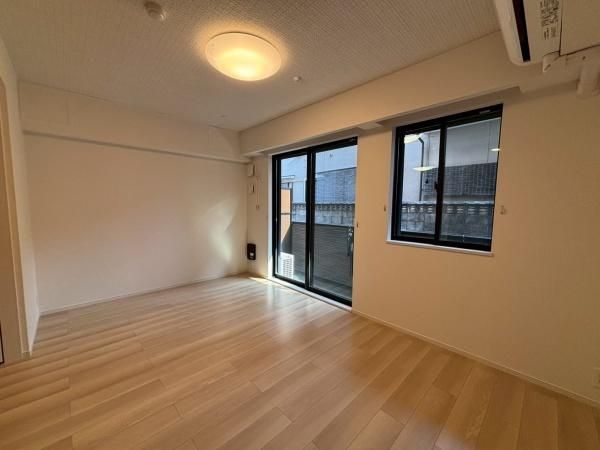 �y�����E���r���O�z�@