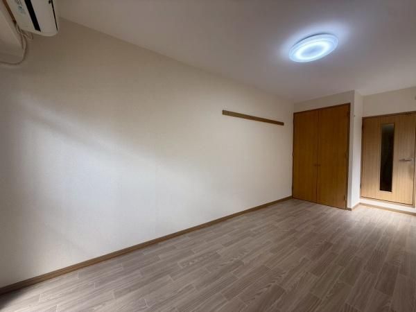 �y�����E���r���O�z�@