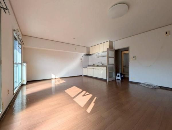 �y�����E���r���O�z�@