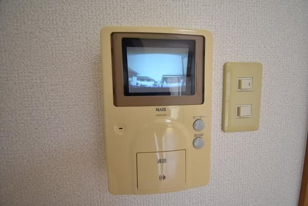 �y�Z�L�����e�B�z�@