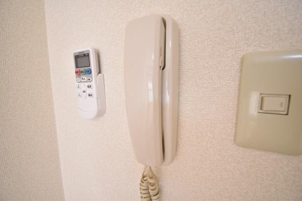 �y�Z�L�����e�B�z�@