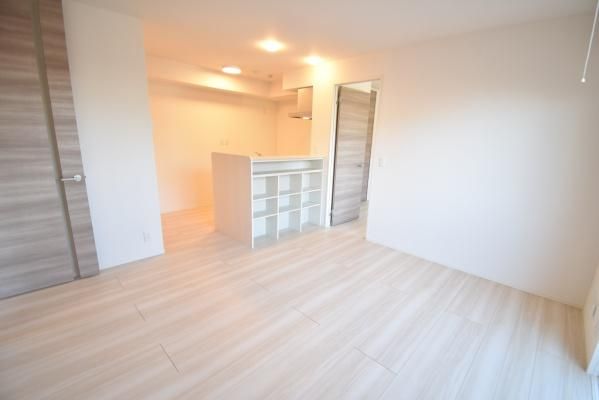 �y�����E���r���O�z�@