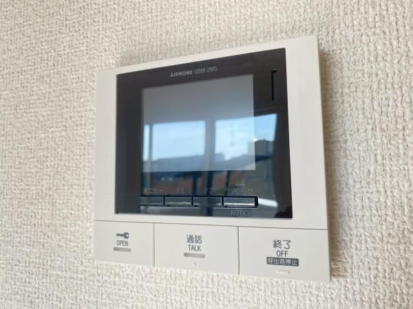 �y�Z�L�����e�B�z�@