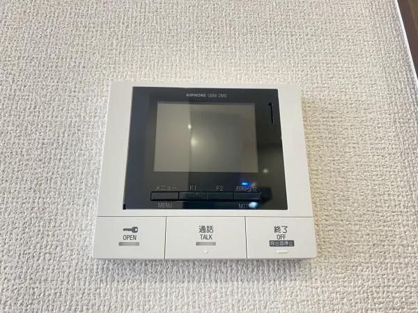 �y�Z�L�����e�B�z�@