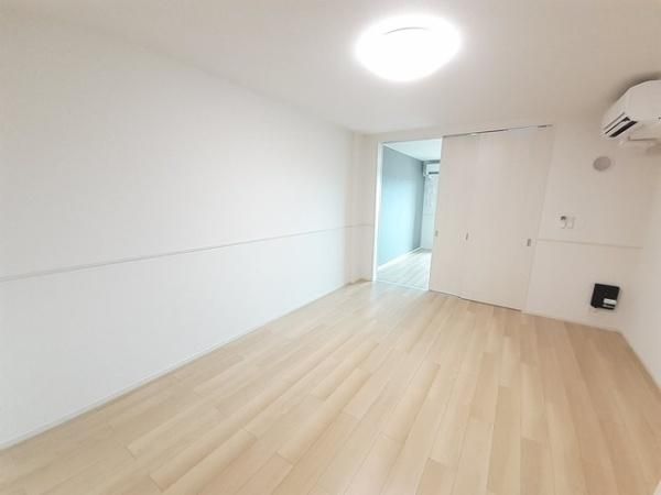 �y�����E���r���O�z�@