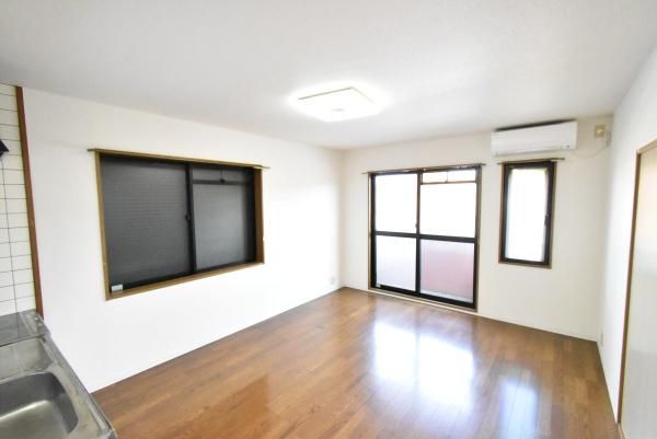 �y�����E���r���O�z�@