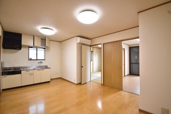 �y�����E���r���O�z�@