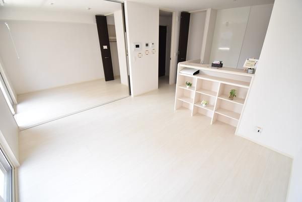 �y�����E���r���O�z�@