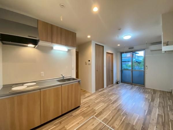 �y�����E���r���O�z�@