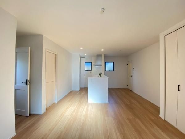 �y�����E���r���O�z�@