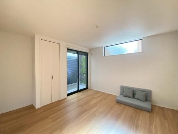 �y�����E���r���O�z�@