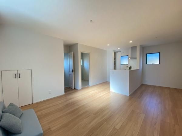 �y�����E���r���O�z�@