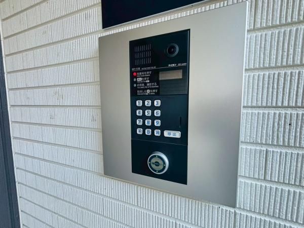 �y�Z�L�����e�B�z�@