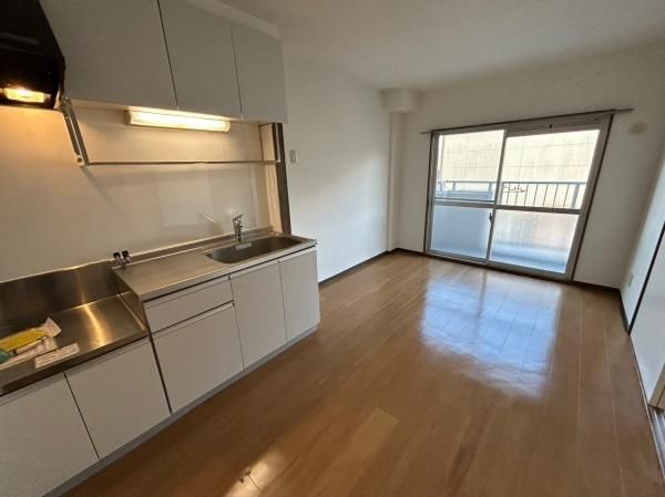 �y�����E���r���O�z�@