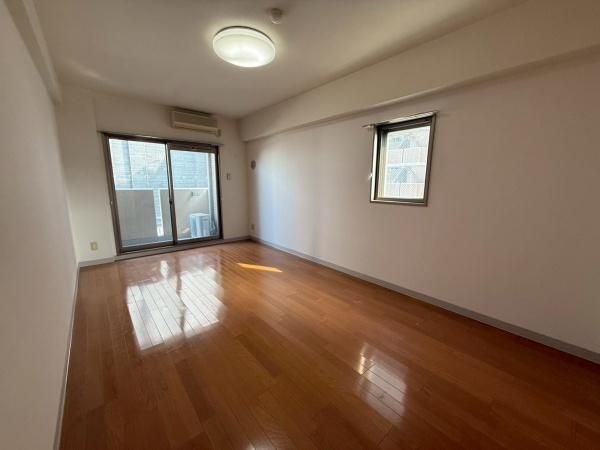 �y�����E���r���O�z�@