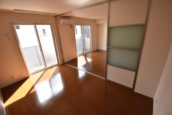 �y�����E���r���O�z�@