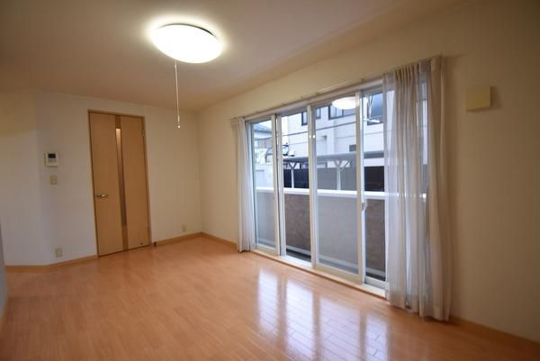 �y�����E���r���O�z�@