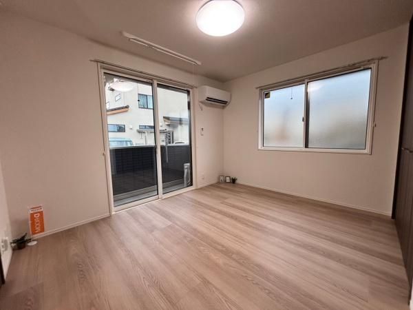 �y�����E���r���O�z�@