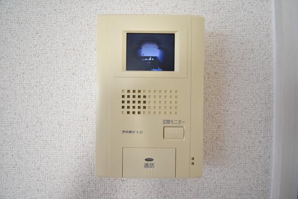 �y�Z�L�����e�B�z�@