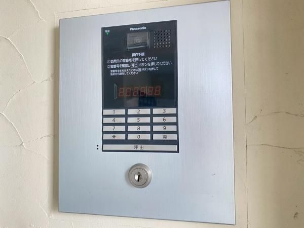 �y�Z�L�����e�B�z�@