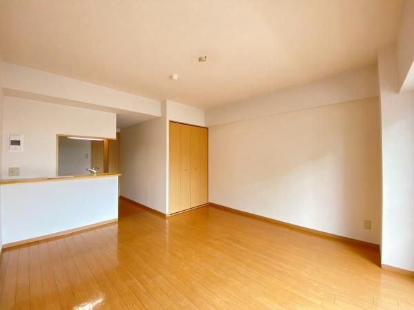 �y�����E���r���O�z�@