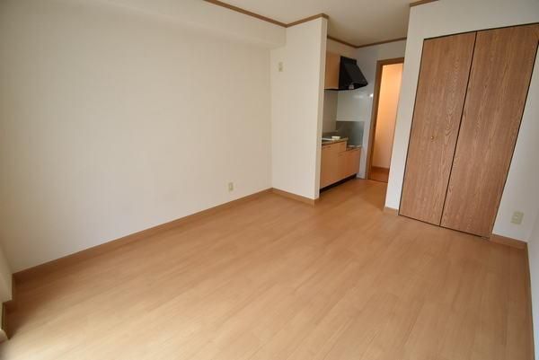 �y�����E���r���O�z�@