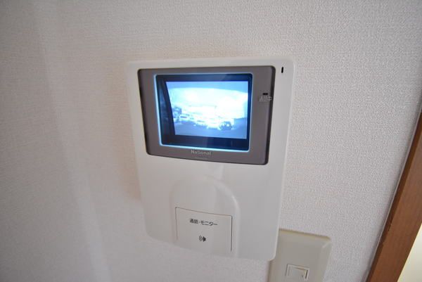 �y�Z�L�����e�B�z�@