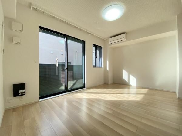 �y�����E���r���O�z�@