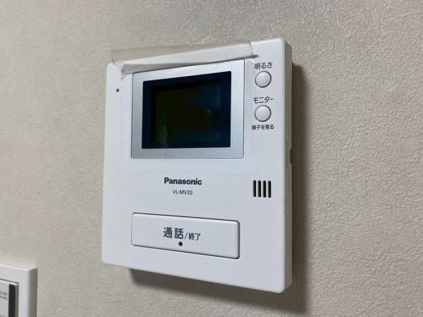 �y�Z�L�����e�B�z�@