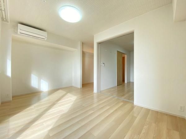 �y�����E���r���O�z�@