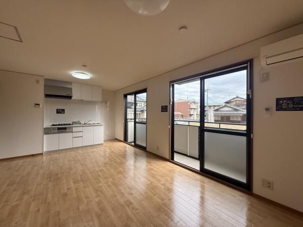 �y�����E���r���O�z�@