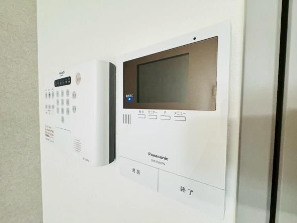 �y�Z�L�����e�B�z�@