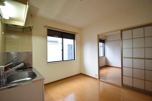 �y�����E���r���O�z�@