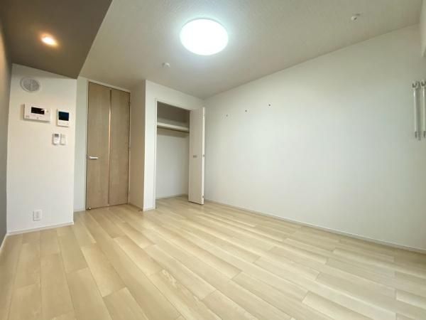 �y�����E���r���O�z�@