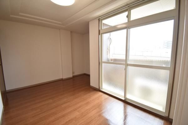 �y�����E���r���O�z�@