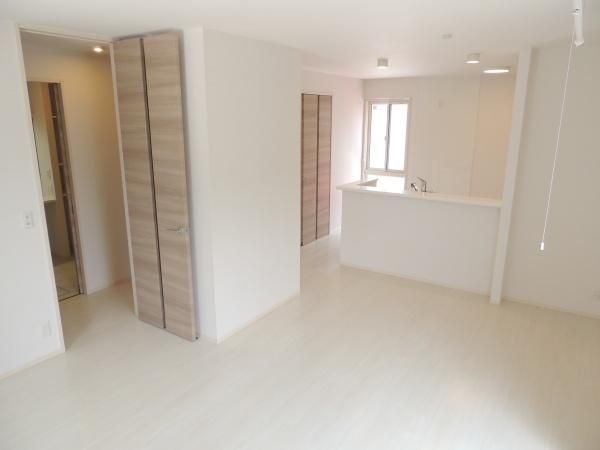 �y�����E���r���O�z�@